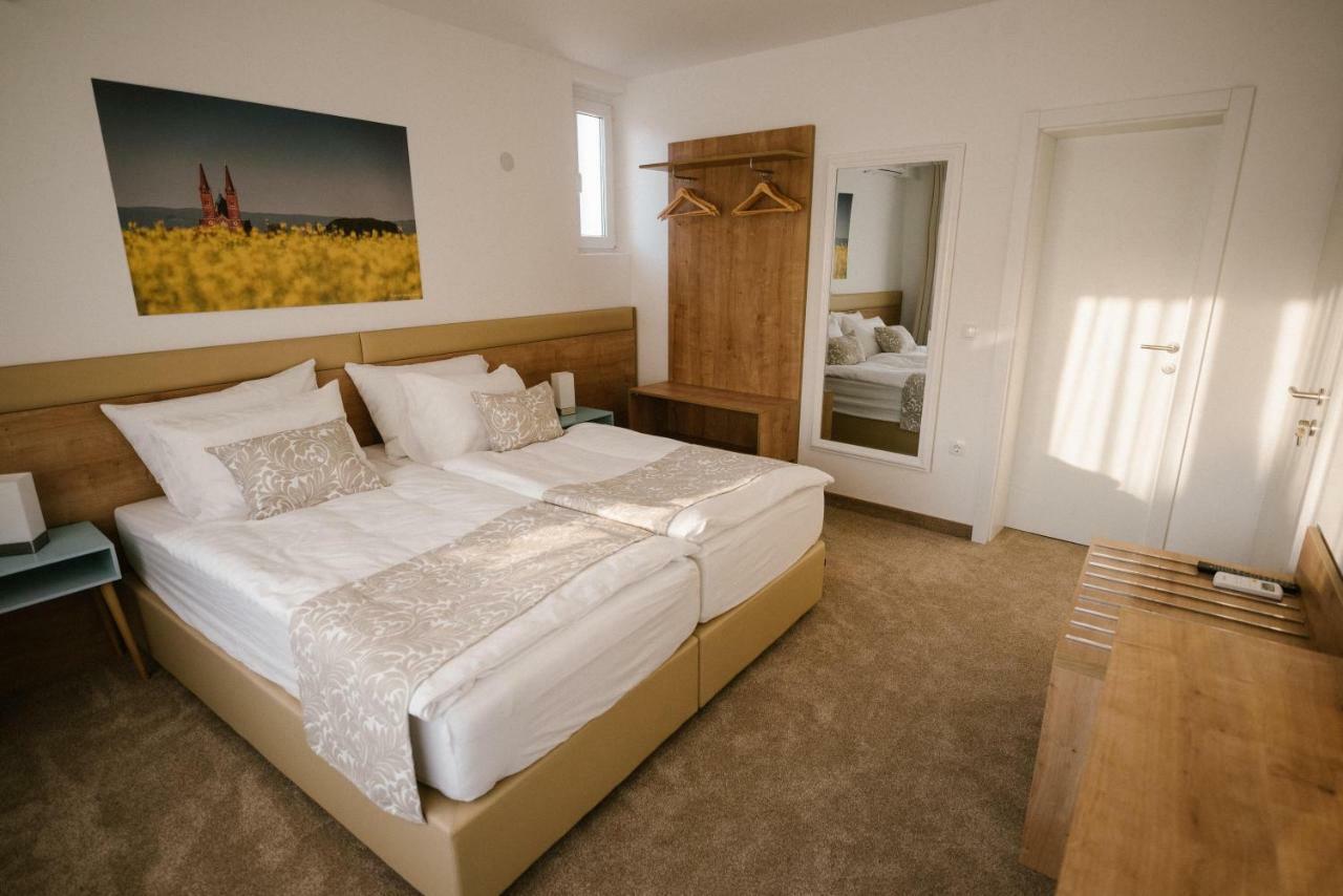 2I Rooms Ðakovo Extérieur photo